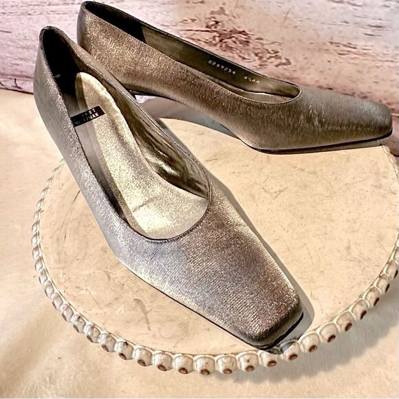 Stuart Weitzman Trending Metallic Silver Shoe Pump 2” Kitten Spool Heel Size 8.5 - Picture 7 of 13
